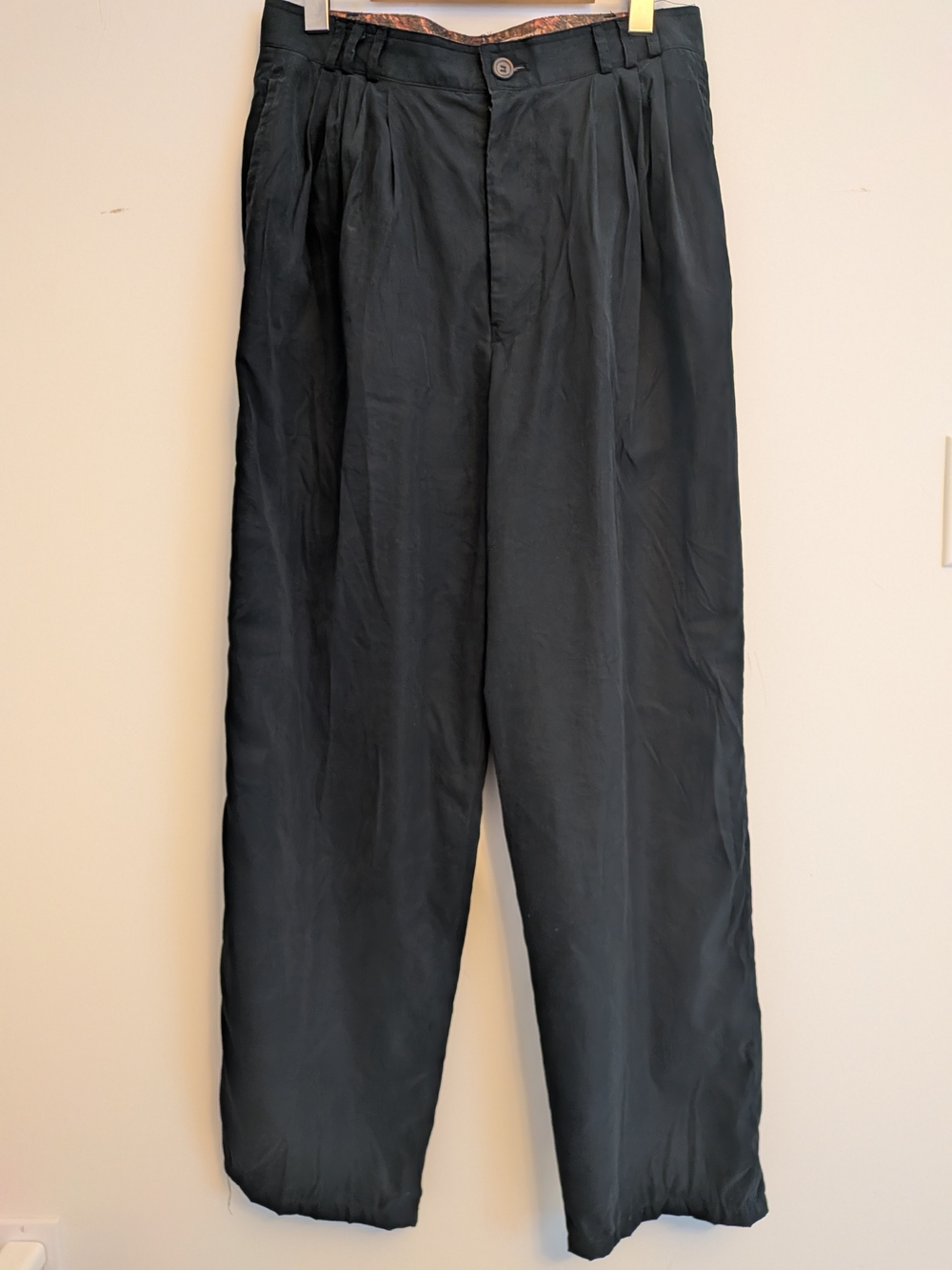 Men's Black Pleated Dress Pants - Classic Tailored Fit